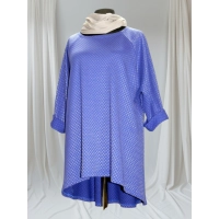 Trapezowa tunika z dłuższym tyłem - kobaltowa przetykana srebrna nitką